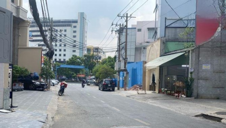 Cho thuê nhà nguyên căn DTSD 500m2, trệt 2 lầu gần sân bay Tân Sơn Nhất